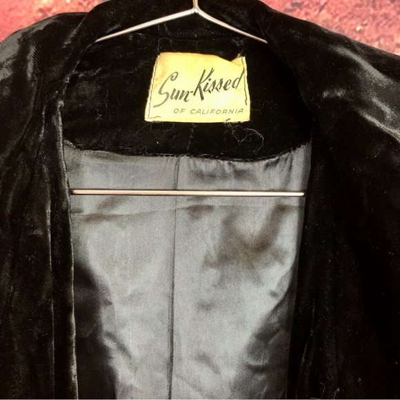 Vintage 1950s velvet opera jacket - Picture 4 of 8